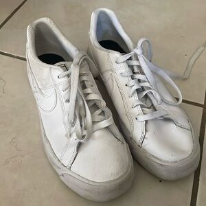Nike tennis shoes